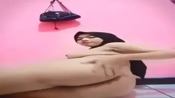 Jilbab Nunggu Pacar Sambil Colmek Belakang Tas HD